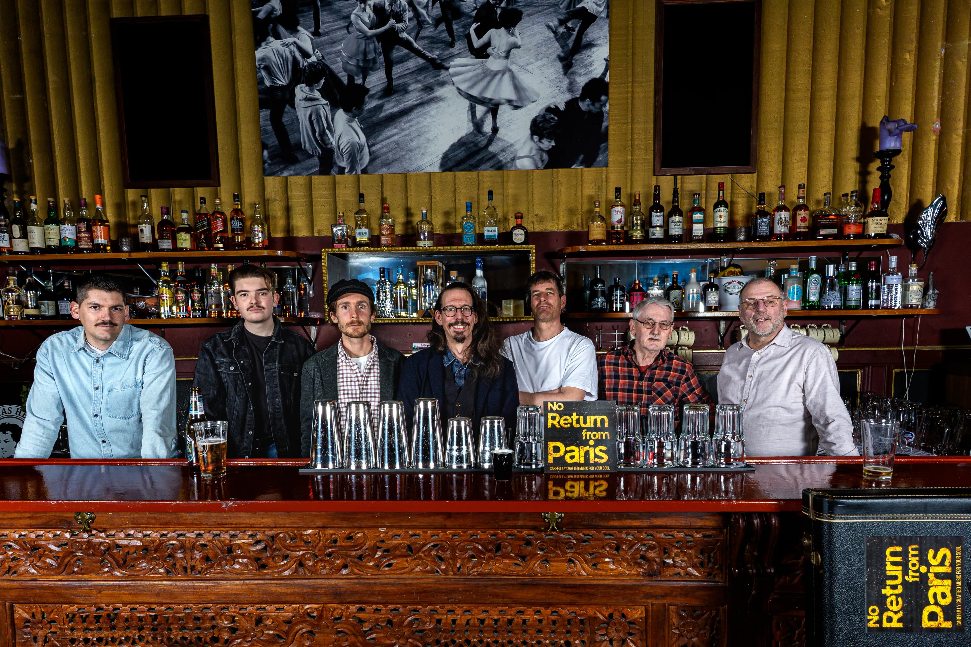 No Return From Paris Band Mobile